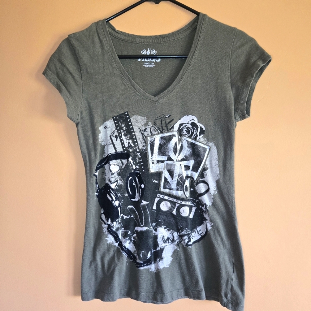 Mudd Music Peace & Love Graphic Tee, S/M